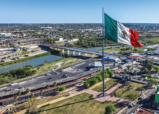 Nuevo Laredo, Laredo Texas